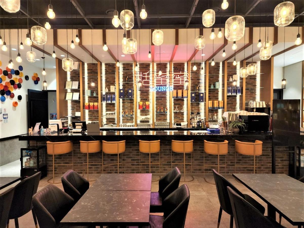 Mercure Ambassador Hongdae 4*