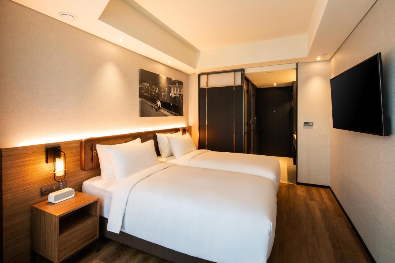 Mercure Ambassador Hongdae 4*